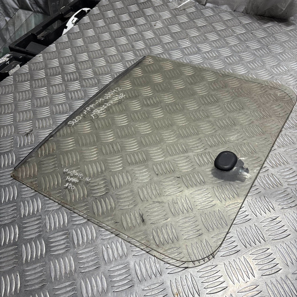 Mitsubishi Shogun 91-99 Driver Rear Right Side Door Glass Window