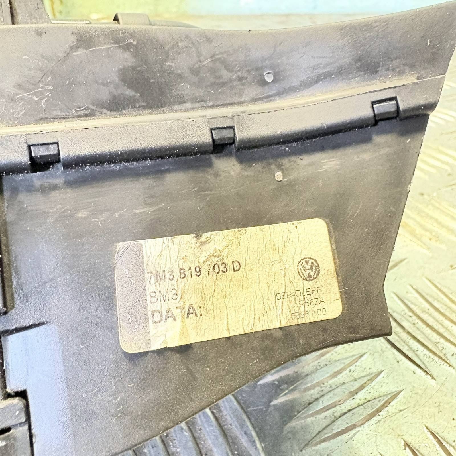 Volkswagen Sharan Passengers Side Front Dash Air Vent 7M3819703D