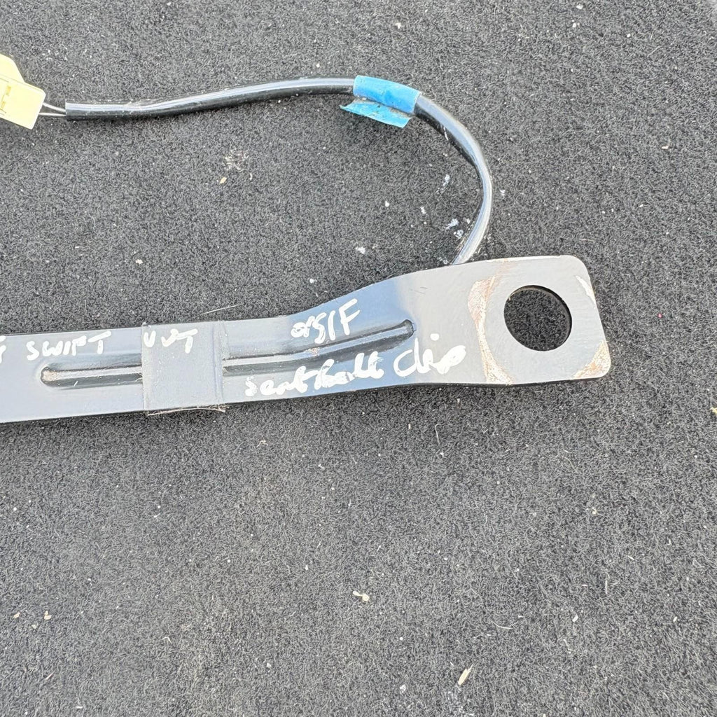 SUZUKI SWIFT VVT OFFSIDE DRIVER FRONT RIGHT SEAT BELT STALK BUCKLE E034501