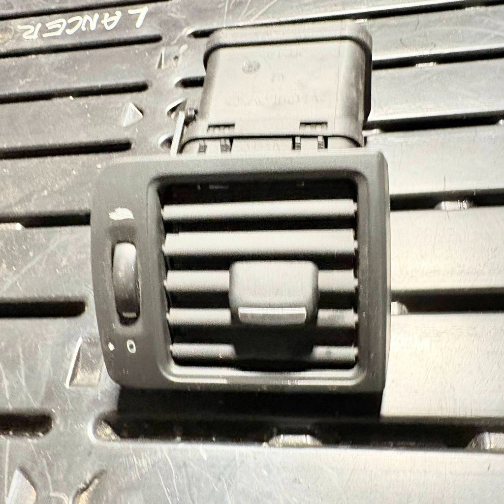 VOLVO V50 2006-2010 AIR VENT PASSENGER NEARSIDE FRONT