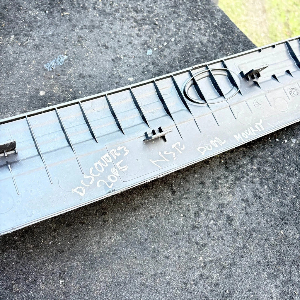LAND ROVER DISCOVERY 3 INTERIOR LEFT SIDE STEP TRIM SILL 2004-2009