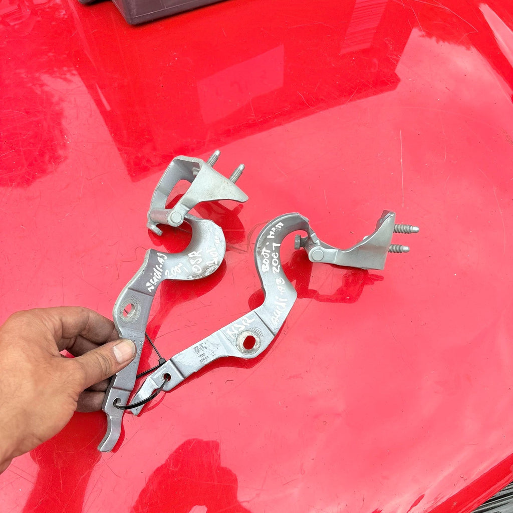 Audi A3 S3 8P 3 Door Hatchback RH Tailgate Boot Lid Hinge 8P3827300B 2004-2013