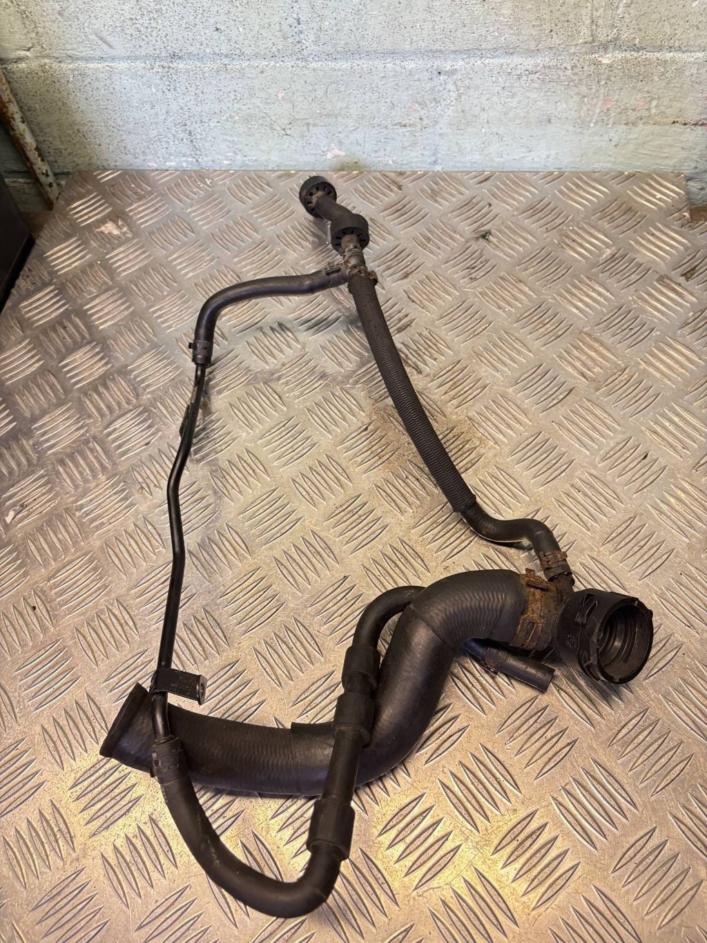 Volkswagen Scirocco 2010 on Coolant Water Pipe Radiator Hose 000122291E