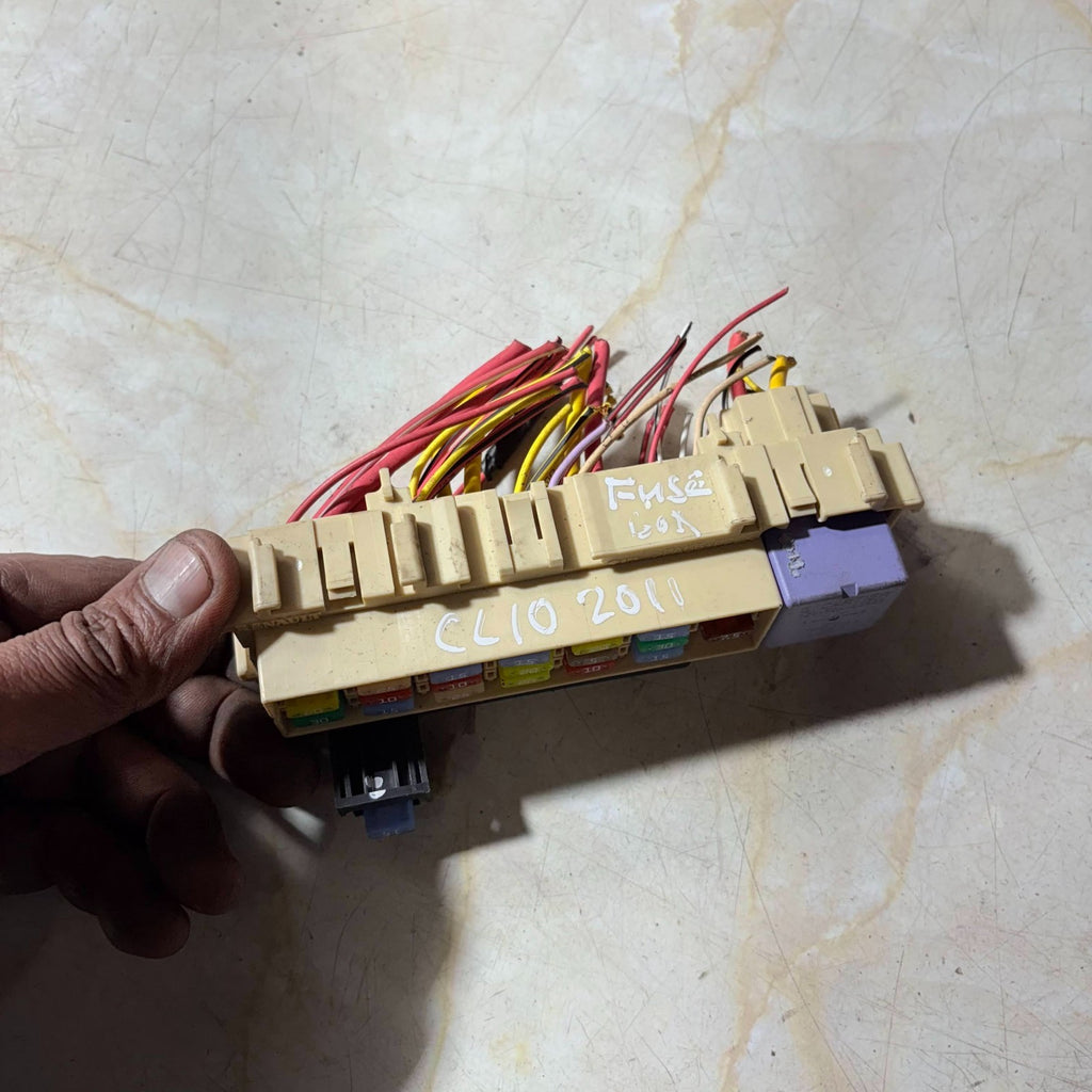 Renault Clio Mk3 2005-2012 Fuse & Relay Box Module