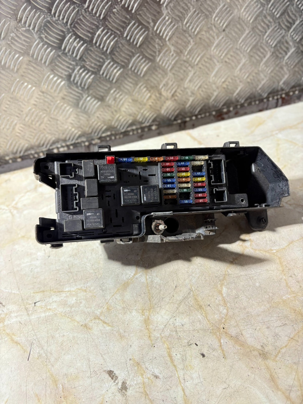 9494210 Volvo S60 MK1 V70 MK2 2000-2005 Engine Bay Fuse Box Terminal Module