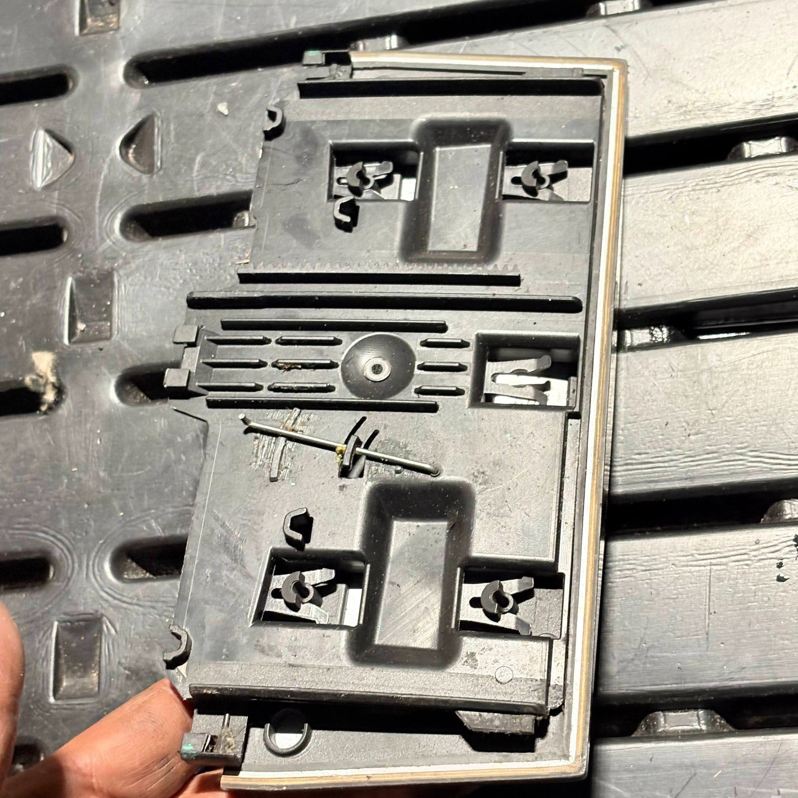 2008-2011 MERCEDES-BENZ C CLASS Center Console Ashtray Lid Cover