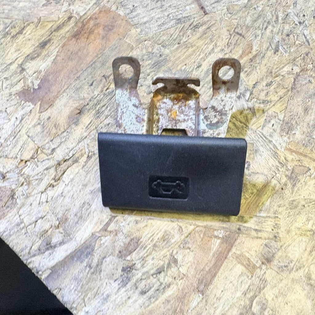 142 NISSAN MICRA K12 CONVERTIBLE C+C. BONNET RELEASE LATCH HANDLE