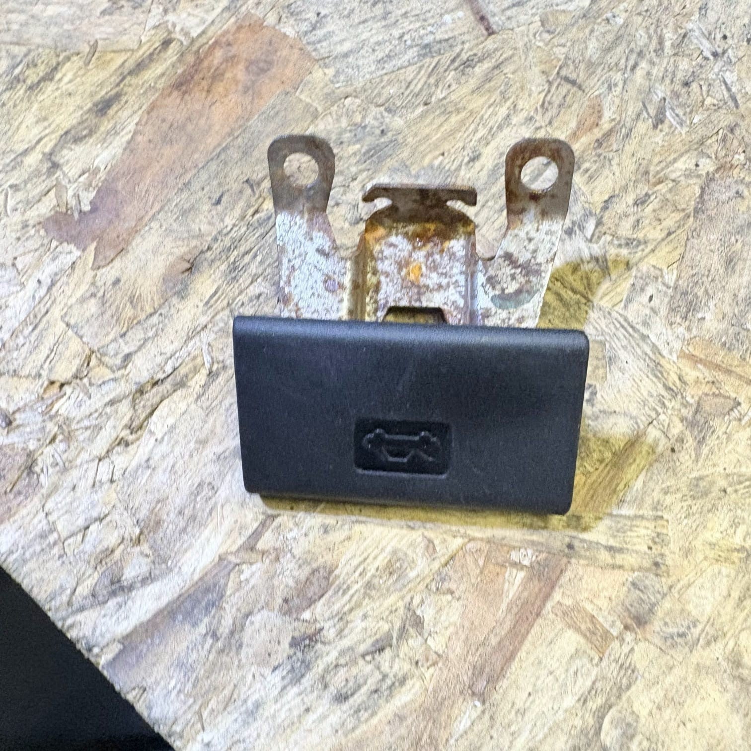 142 NISSAN MICRA K12 CONVERTIBLE C+C. BONNET RELEASE LATCH HANDLE