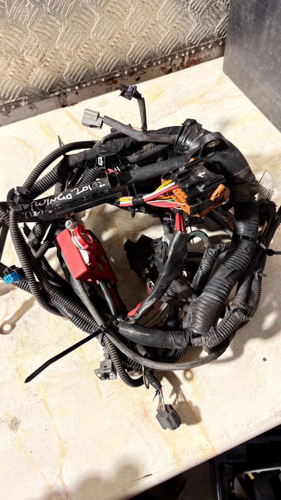 RENAULT TWINGO MK2 ENGINE WIRING LOOM 240118540R 2012