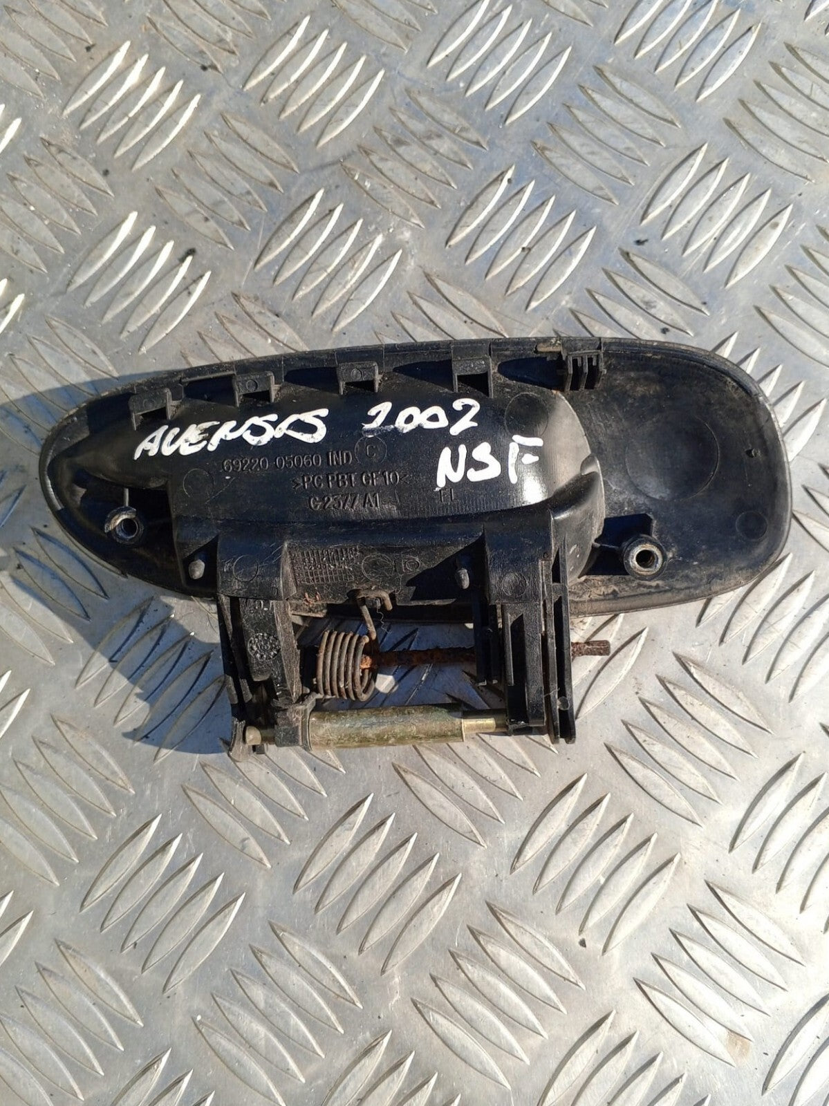MK1 Toyota Avensis 1999 Door Handle Exterior, front left side 69220050 PASSENGER
