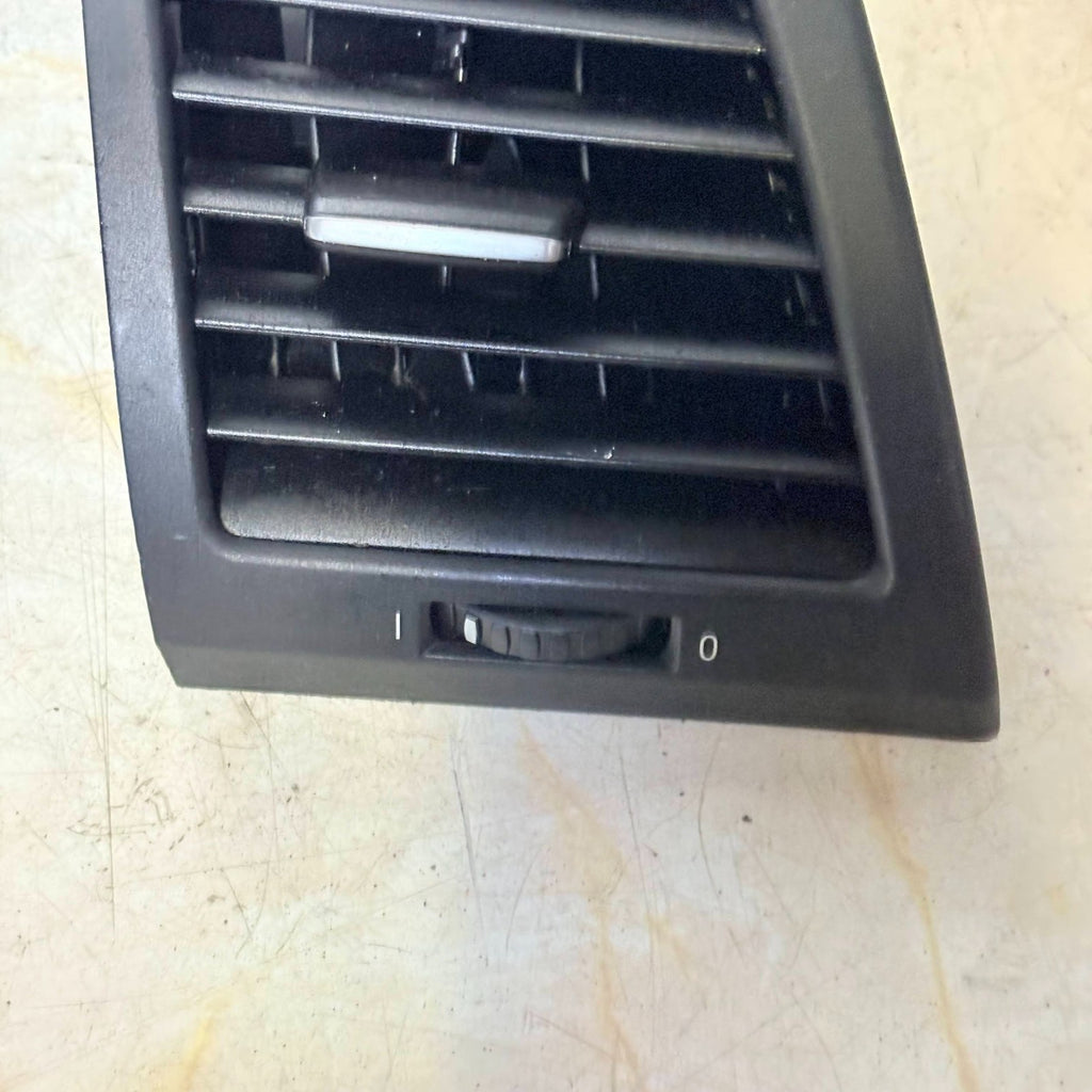 BMW D11 R 2011 Front Dash Air Vent Grille Driver Side 7059188
