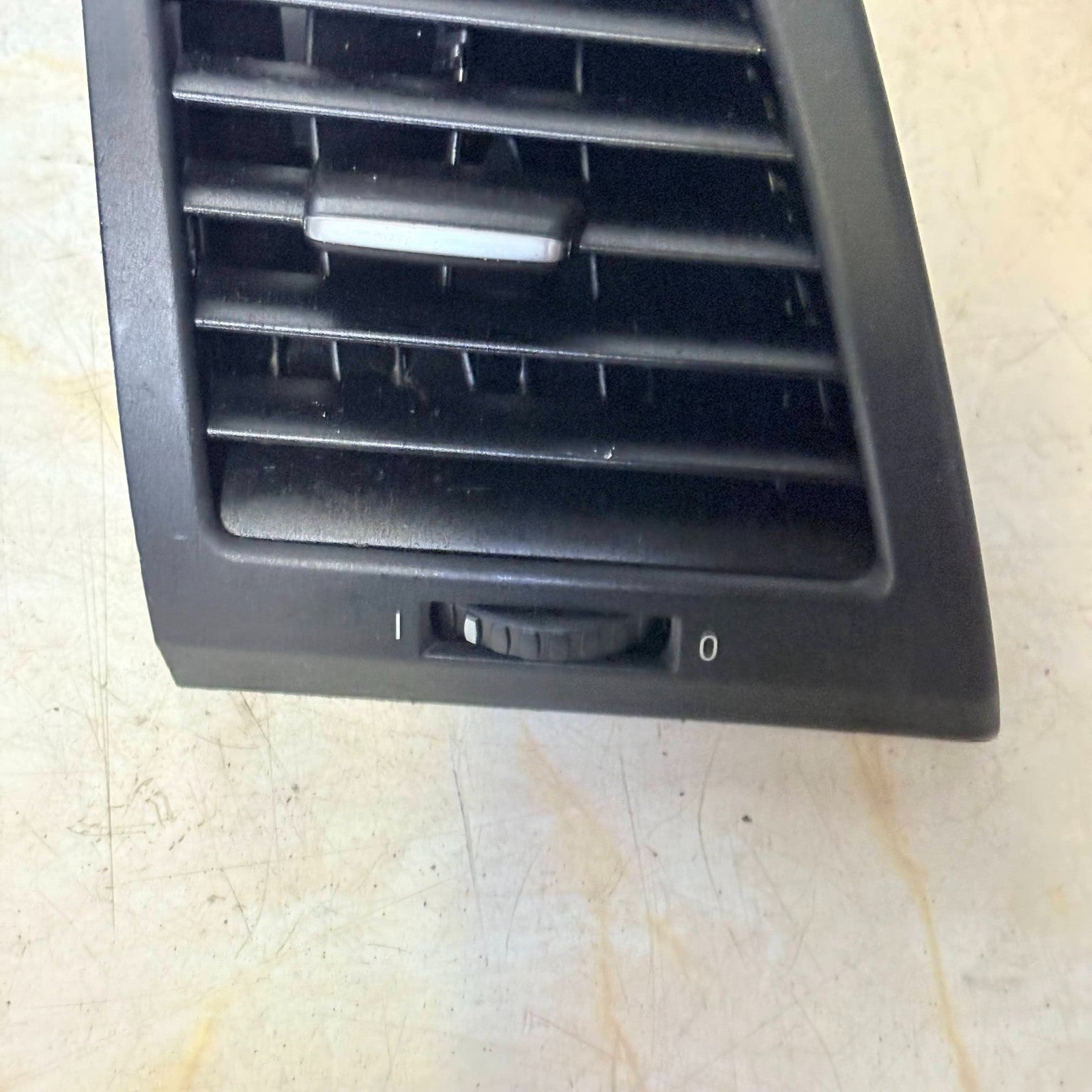BMW D11 R 2011 Front Dash Air Vent Grille Driver Side 7059188