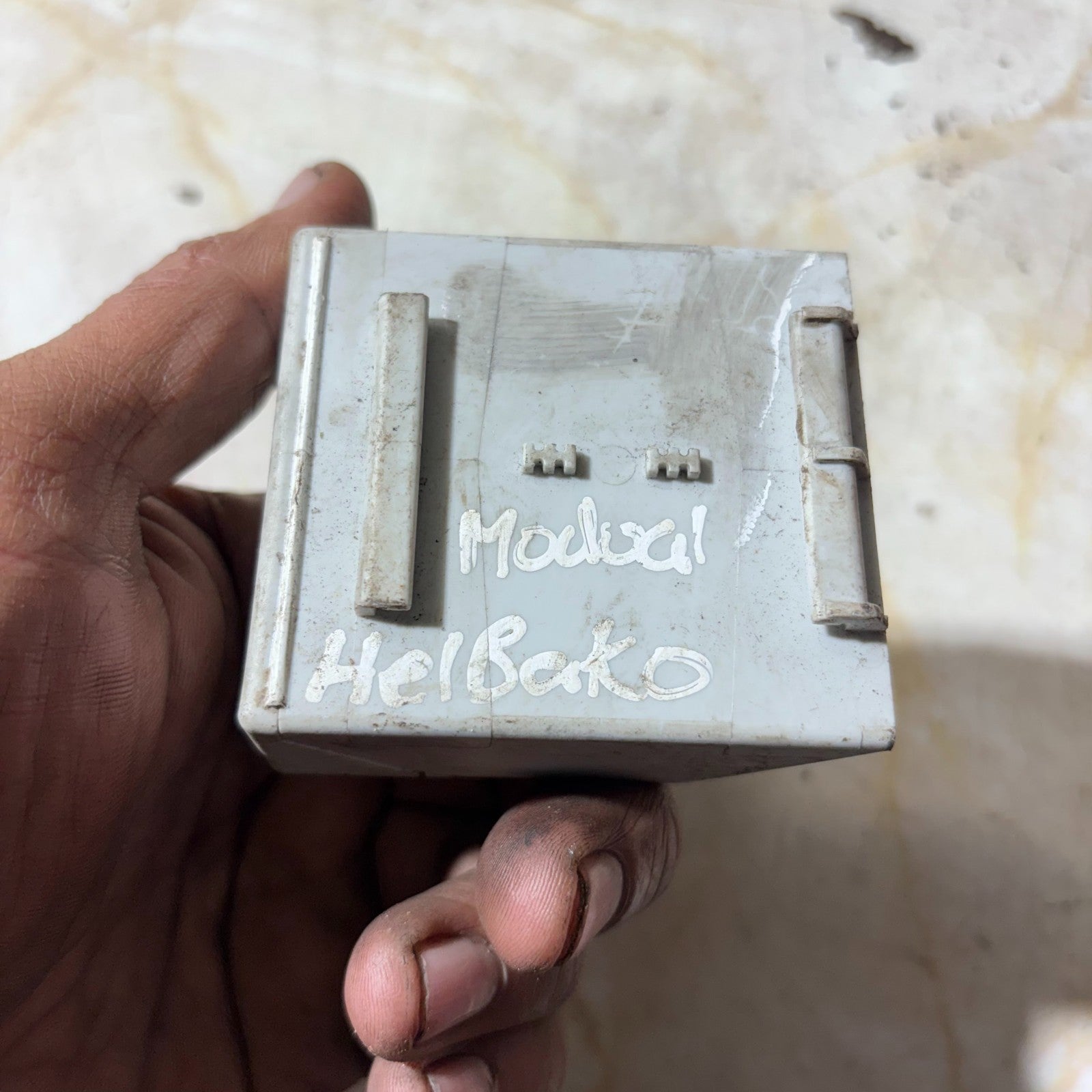BMW HELBAKO ENGINE CONTROL UNIT MODULE SENSOR 55892110