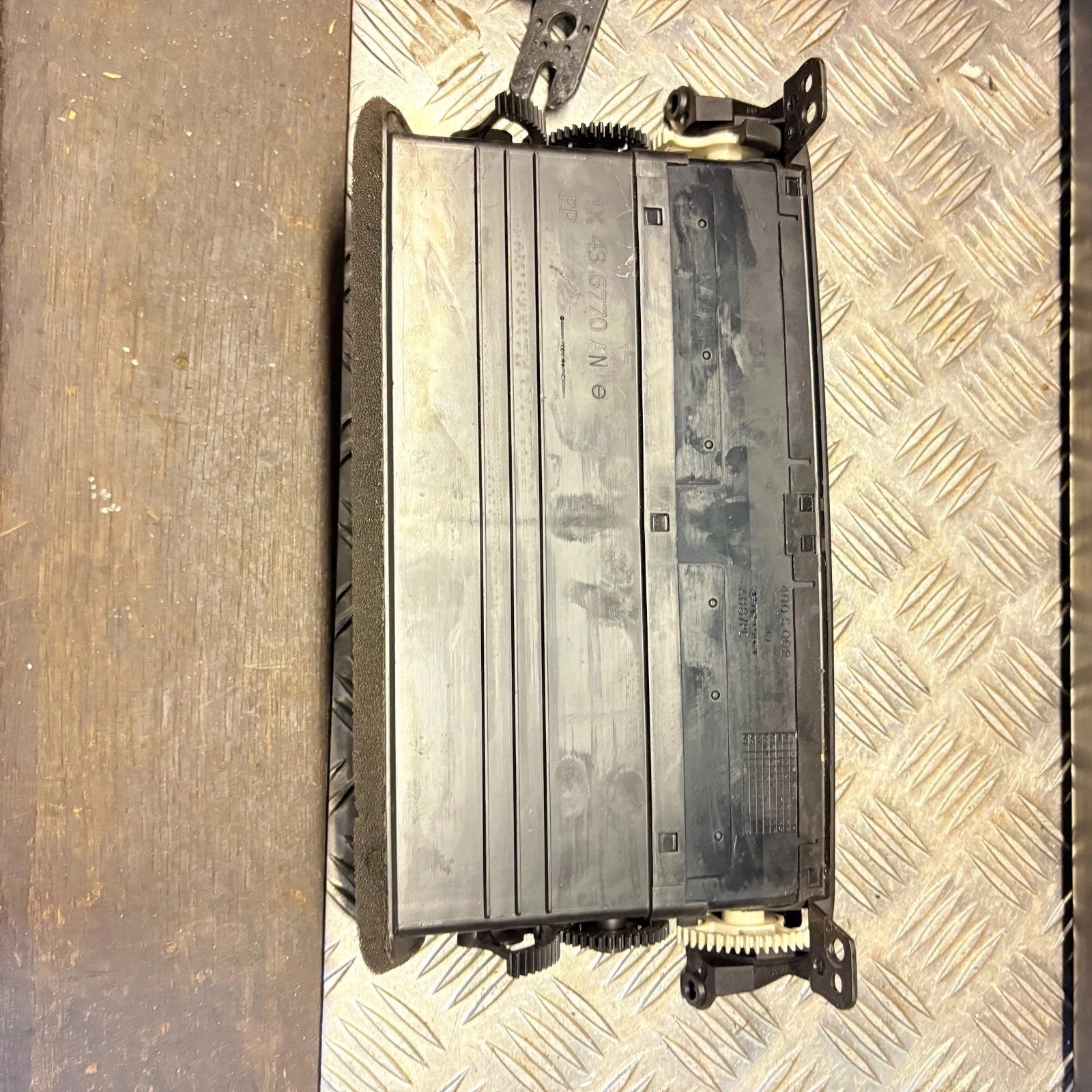 Jaguar X-Type 2001-2009 S-Type 2002.5-2008 Centre Vent 1X43-6770-AN C2S43923