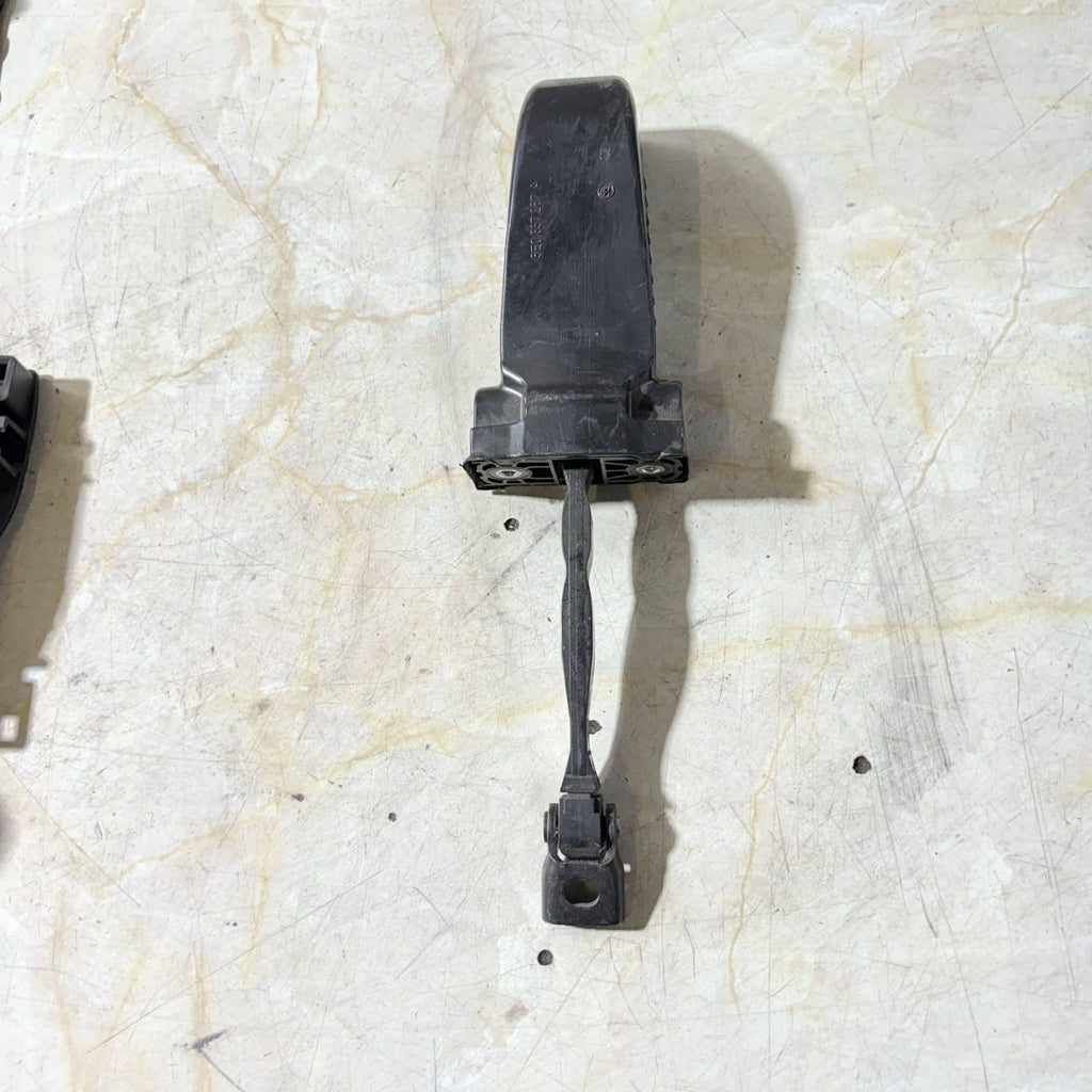 SKODA OCTAVIA MK3 PASSENGER FRONT DOOR CHECK STRAP 5E0837267A NSF