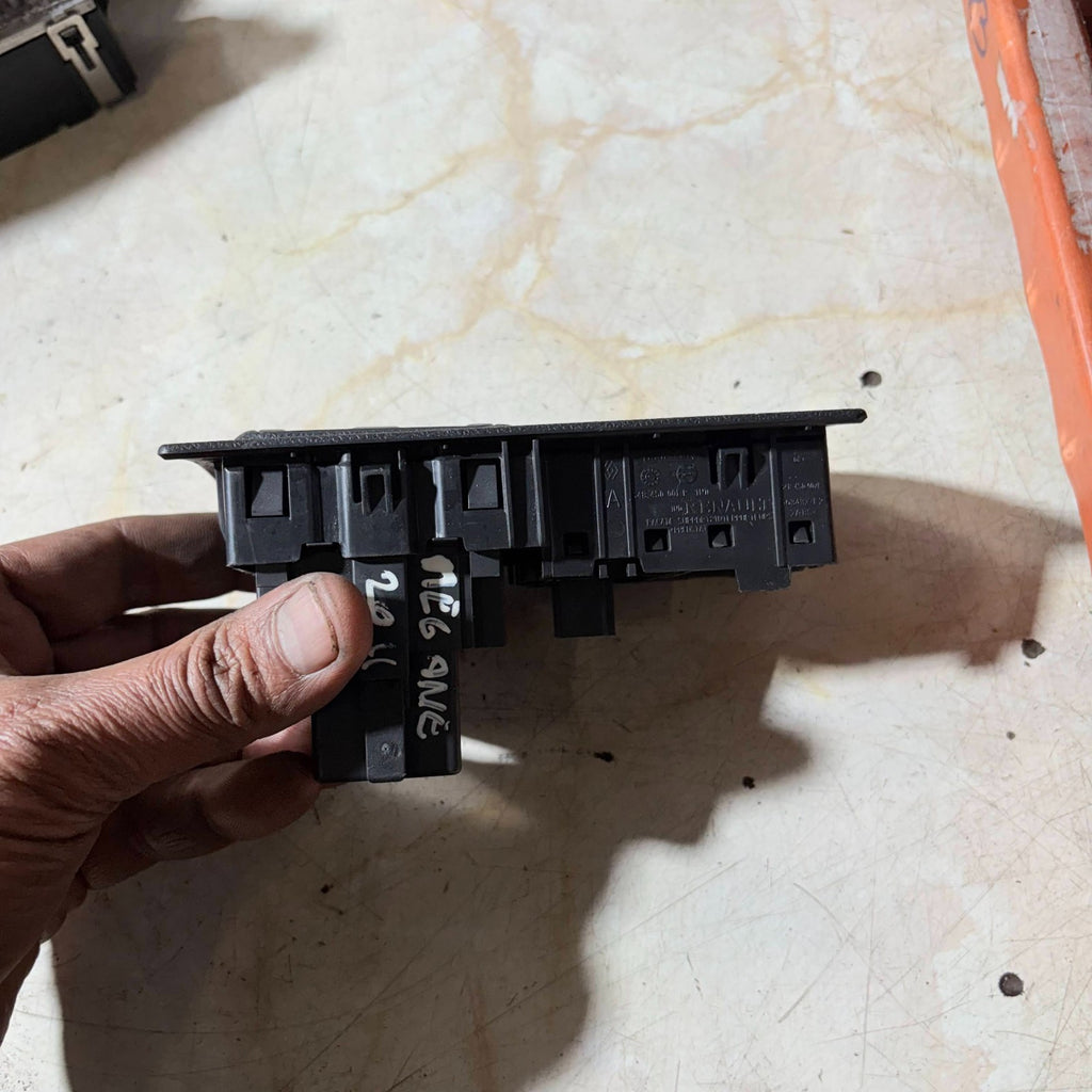 RENAULT MEGANE MK3 2008-2016 FRONT HEADLIGHT LEVEL ADJUSTMENT CONTROL SWITCH