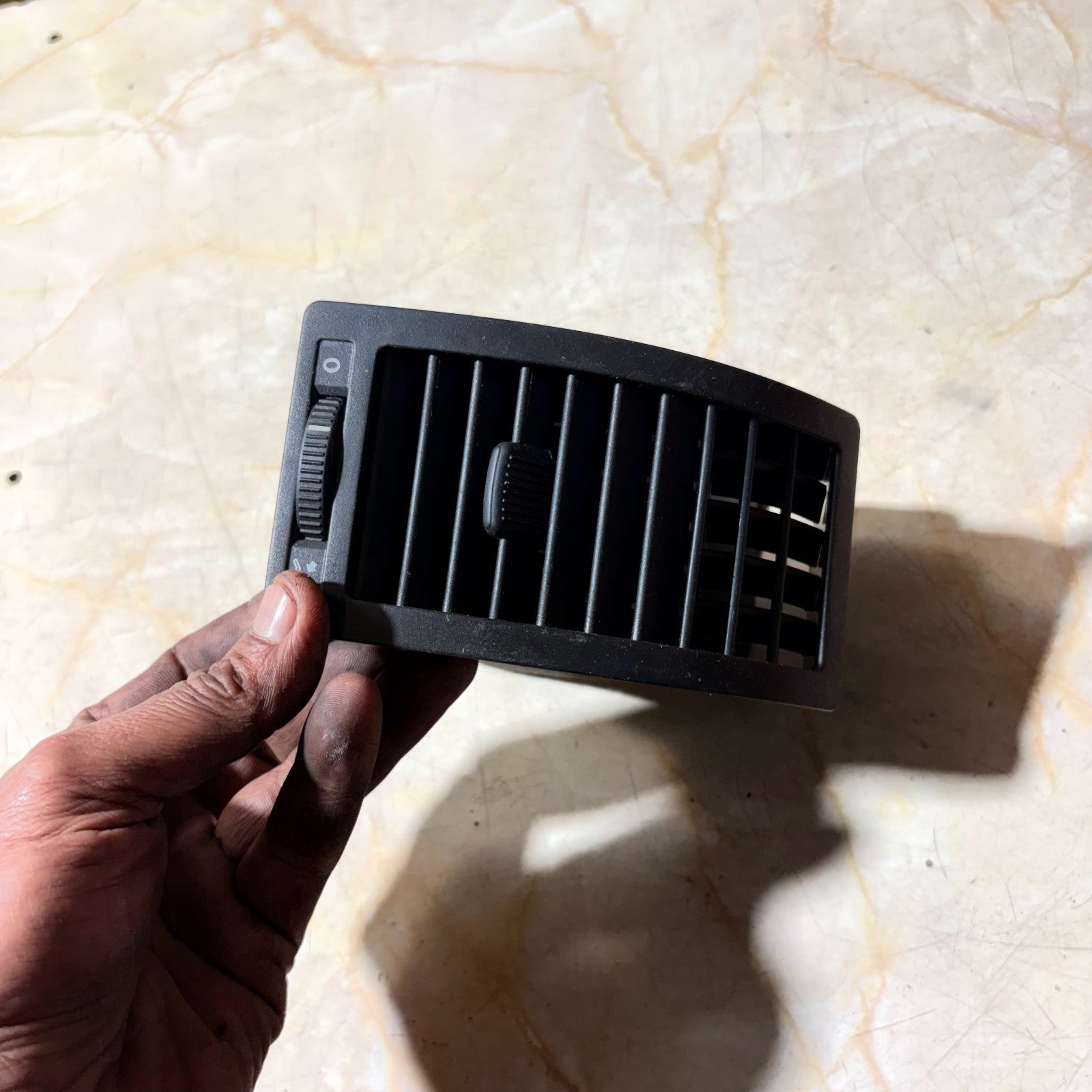VW POLO MK4 2005-2009 FRONT LEFT PASSENGER SIDE DASHBOARD AIR VENT 6Q0819703