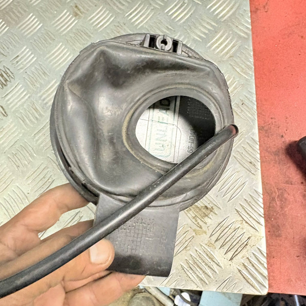FIAT 500 FUELFLAP COVER pa66-md40