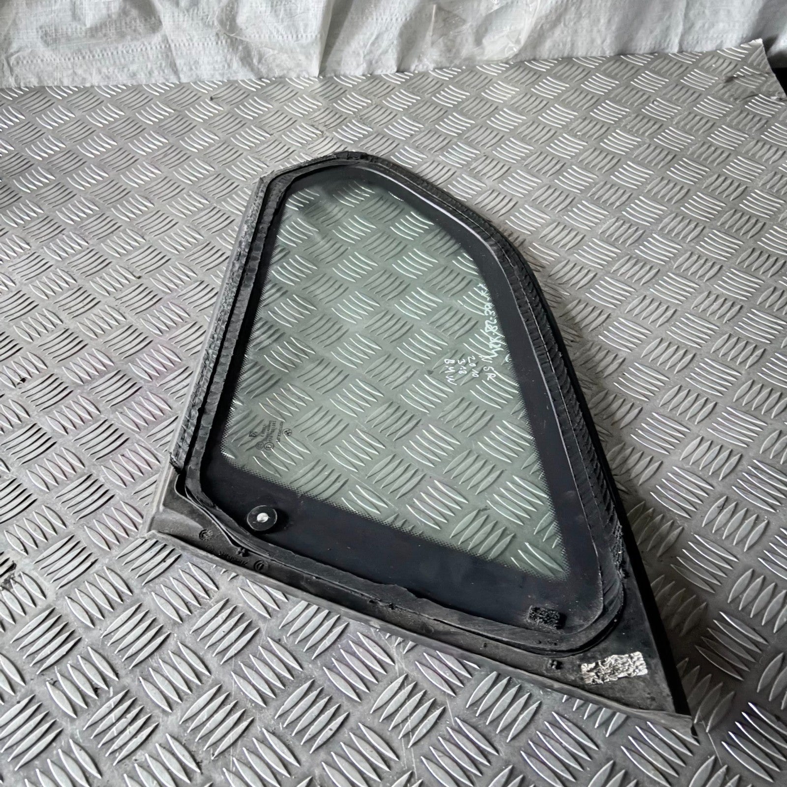 BMW 3 Series E90 318 Rear Left NSR Quarter Window Glass Fixed Door Saloon 04-11