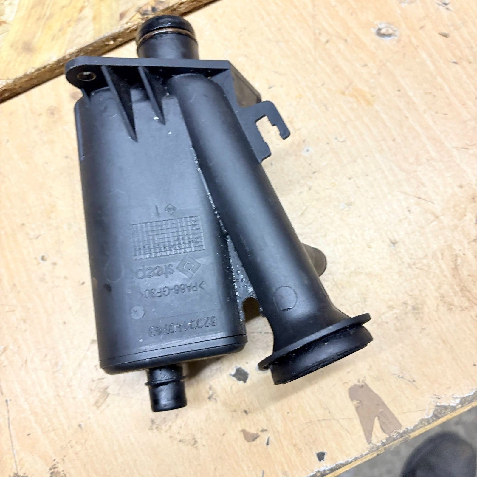 2001-2006 VAUXHALL VIVARO RENAULT TRAFIC 1.9 DCI OIL BREATHER SEPERATOR VALVE