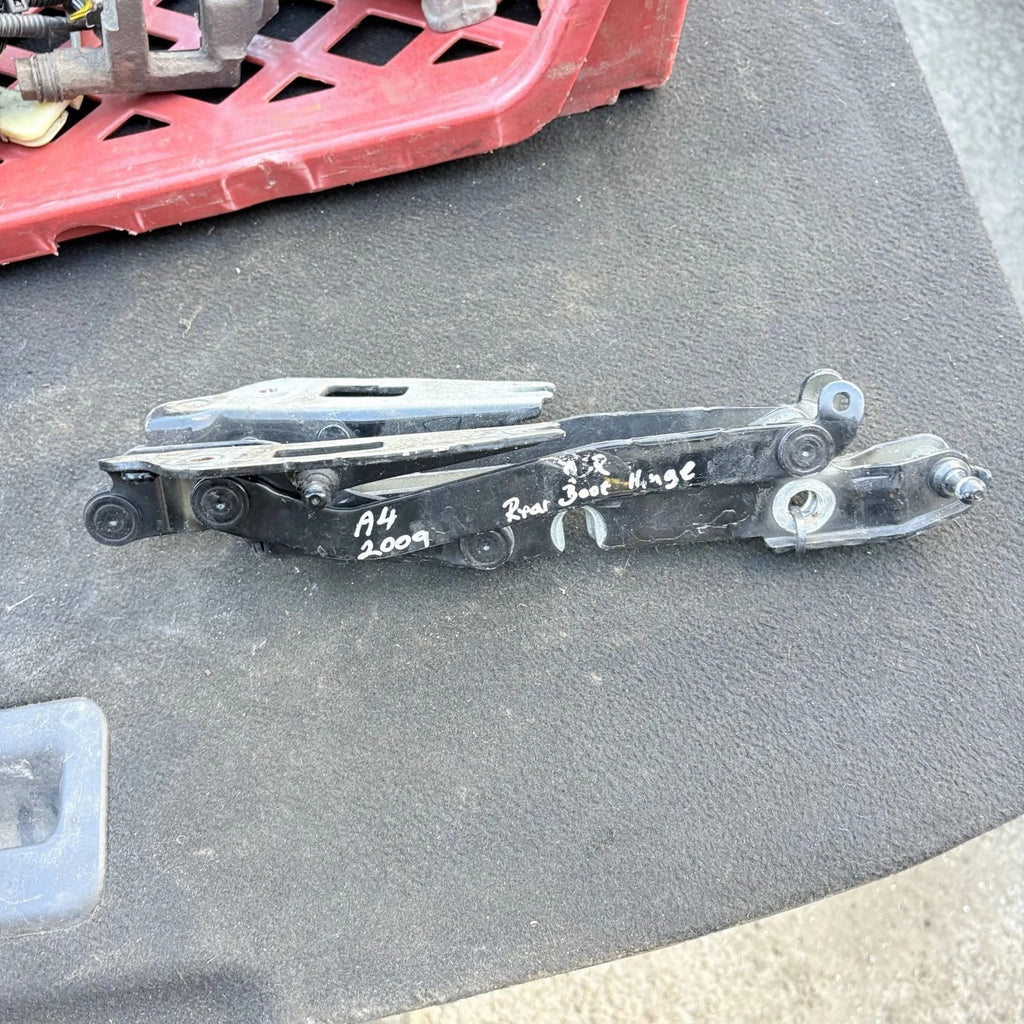 Audi A4 B6/B7 2002-08 Seat Exeo 2009-14 Rear Boot Lid Hinge Pair 8E5827301G/302G