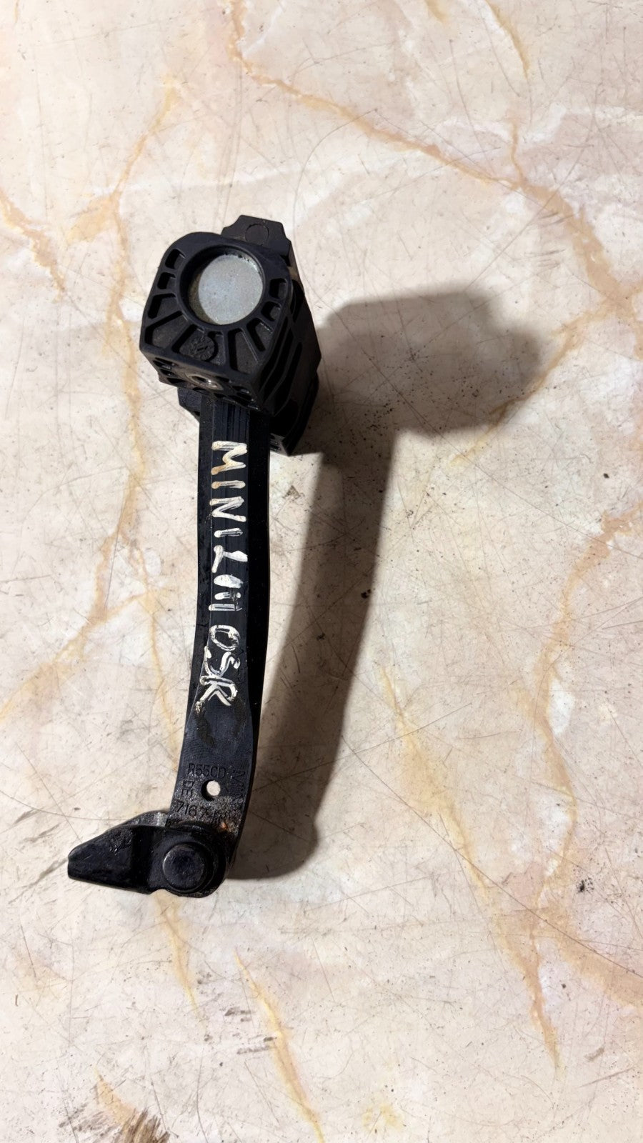 MINI 2011 DRIVER SIDE REAR DOOR CHECK STRAP STOPPER