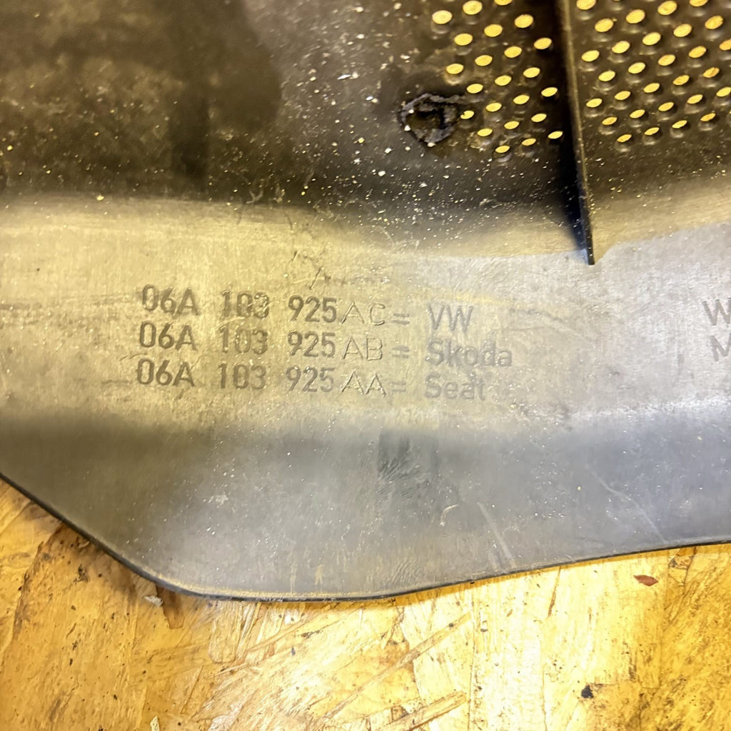 VW GOLF ENGINE COVER 1600B 16V 06A103925AC
