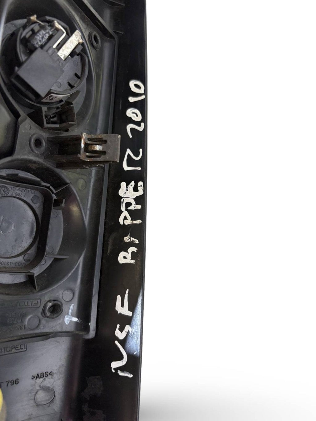 PEUGEOT BIPPER 2007-2017 FRONT LEFT PASSENGER TWEETER SPEAKER COVER 1354942080