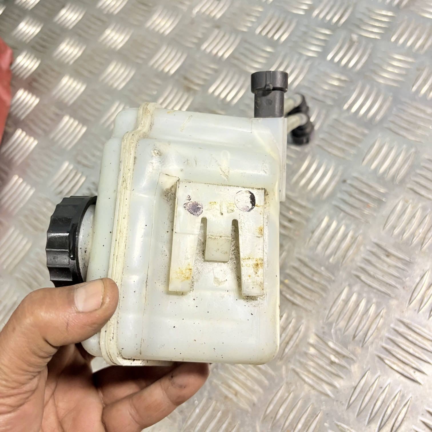 2007 VAUXHALL CORSA MK3 BRAKE FLUID BOTTLE TANK RESERVOIR 0204051244