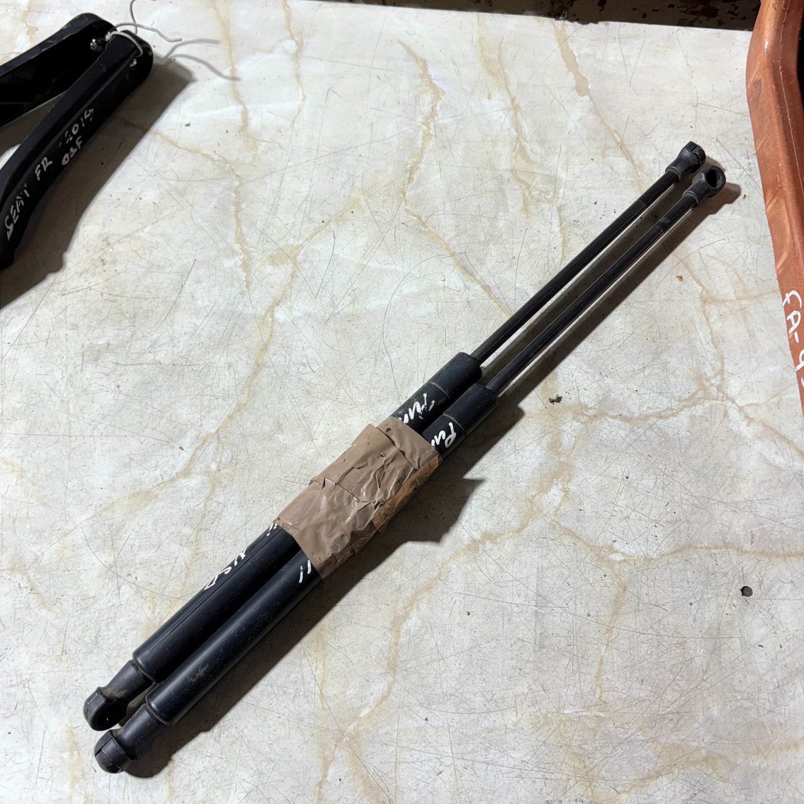 2003-2005 FIAT PUNTO LEFT REAR PAIR OF TAILGATE STRUTS