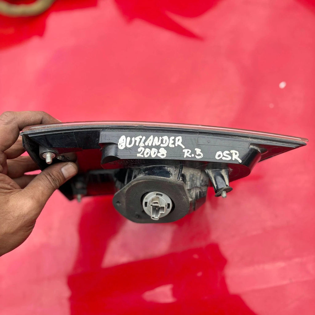 Tailgate Inner Lamp Rear Right for a Mitsubishi Outlander 2008 - CW5W