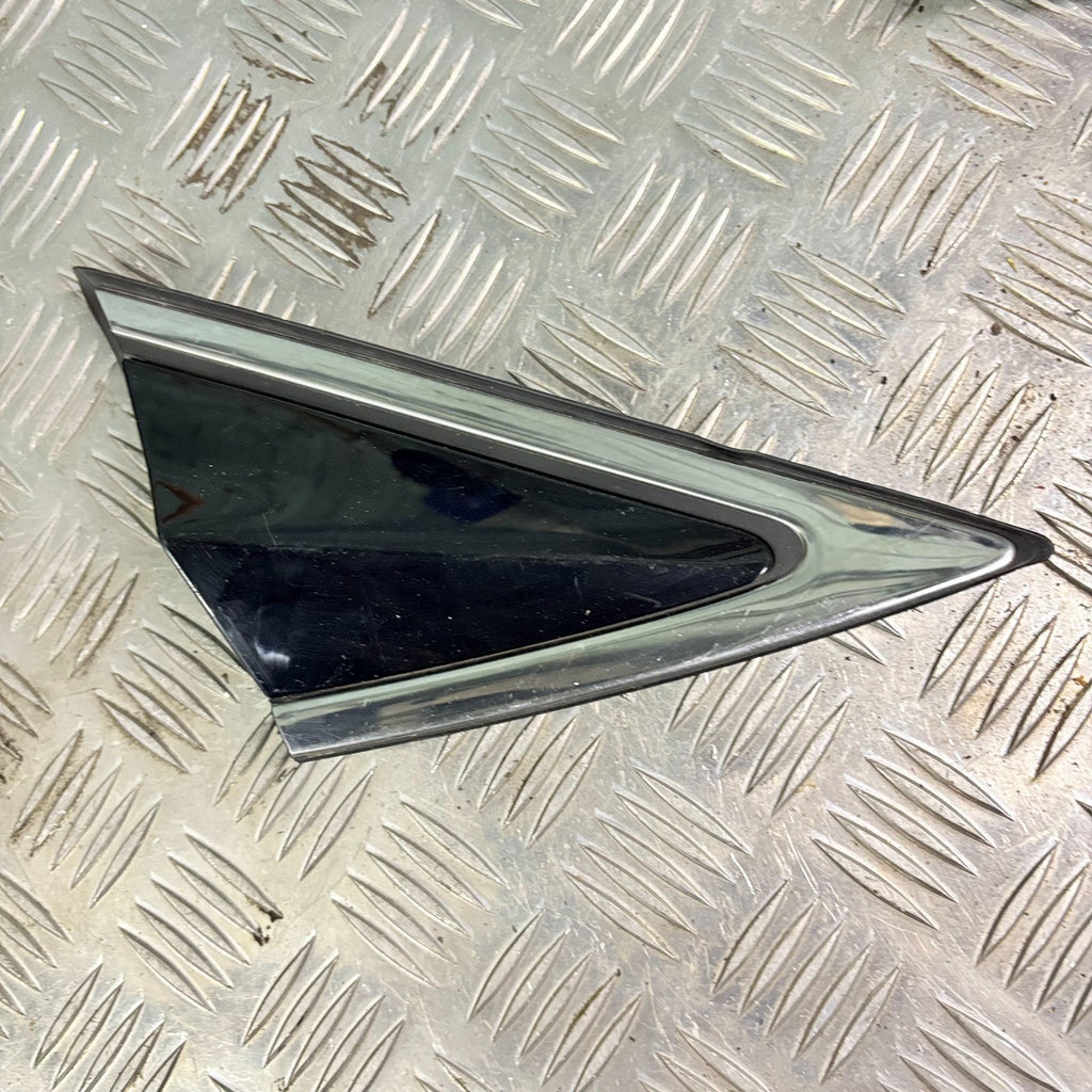 2017 HYUNDAI I40 EXTERIOR WING TRIM MOULDING TRIANGLE RIGHT DRIVER 86190-3Z000