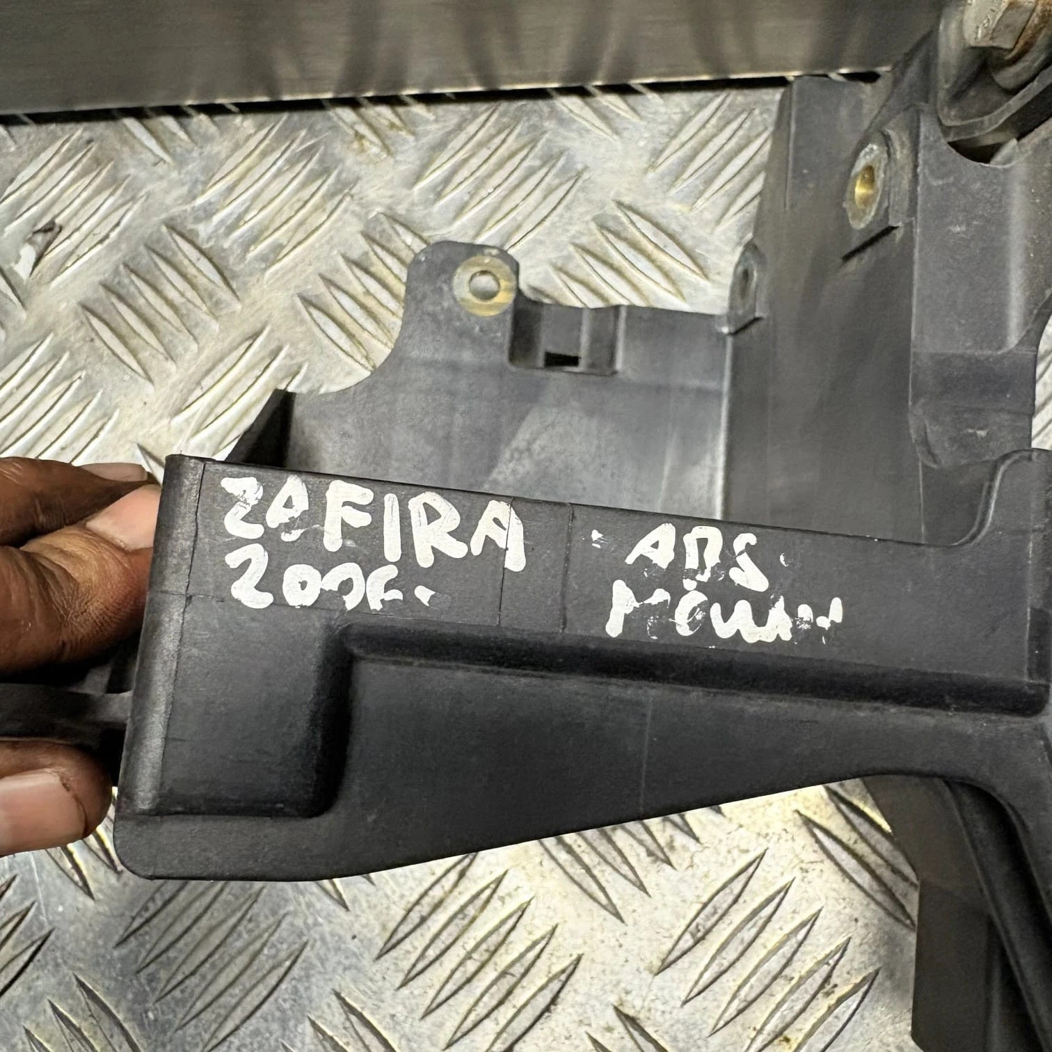 Vauxhall Zafira B 2005-2014 ABS ESP Hydraulic Unit Bracket 13214940