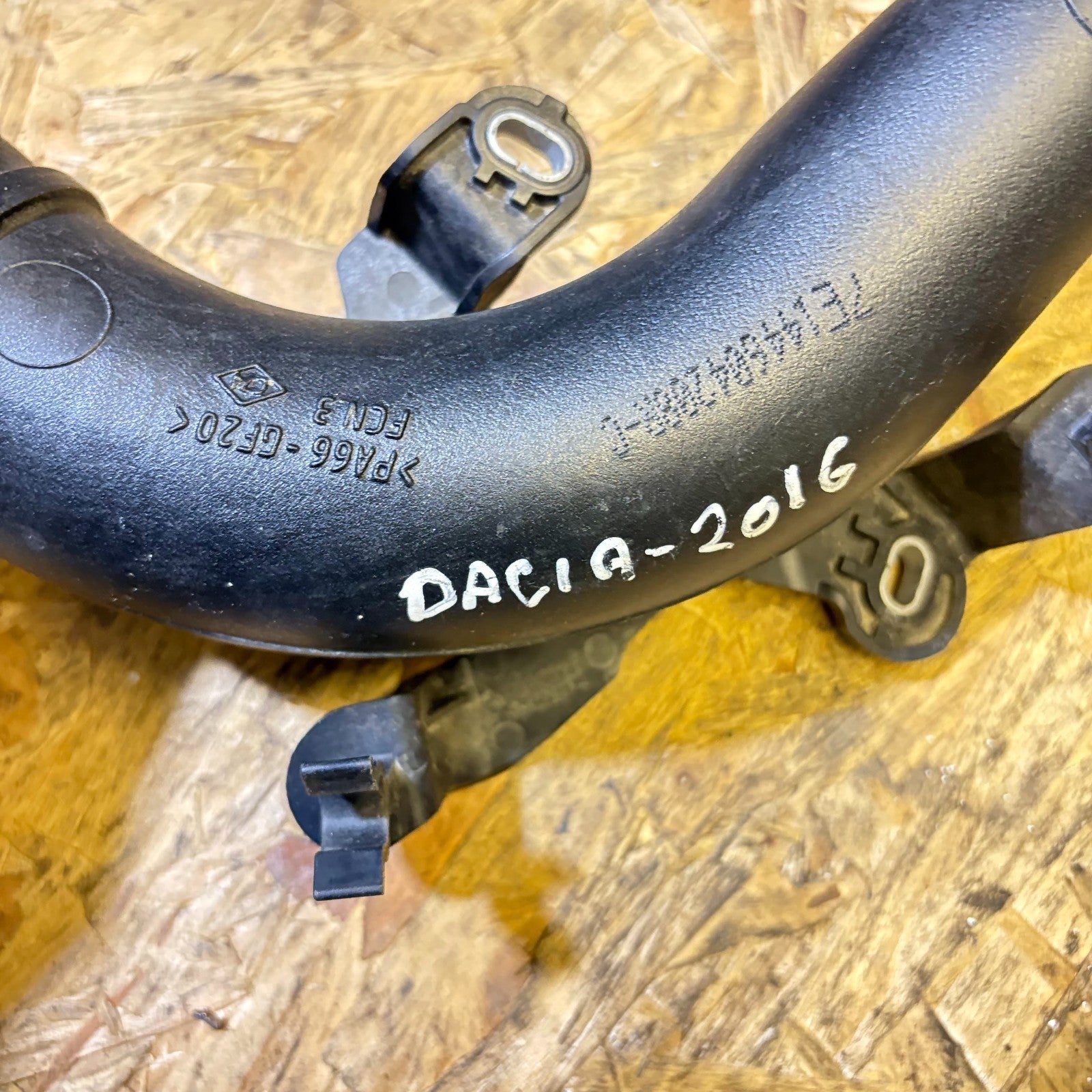 Dacia Sandero Mk2 2012-2020 0.9 TCe Intercooler Boost Hose 7E144604208RC