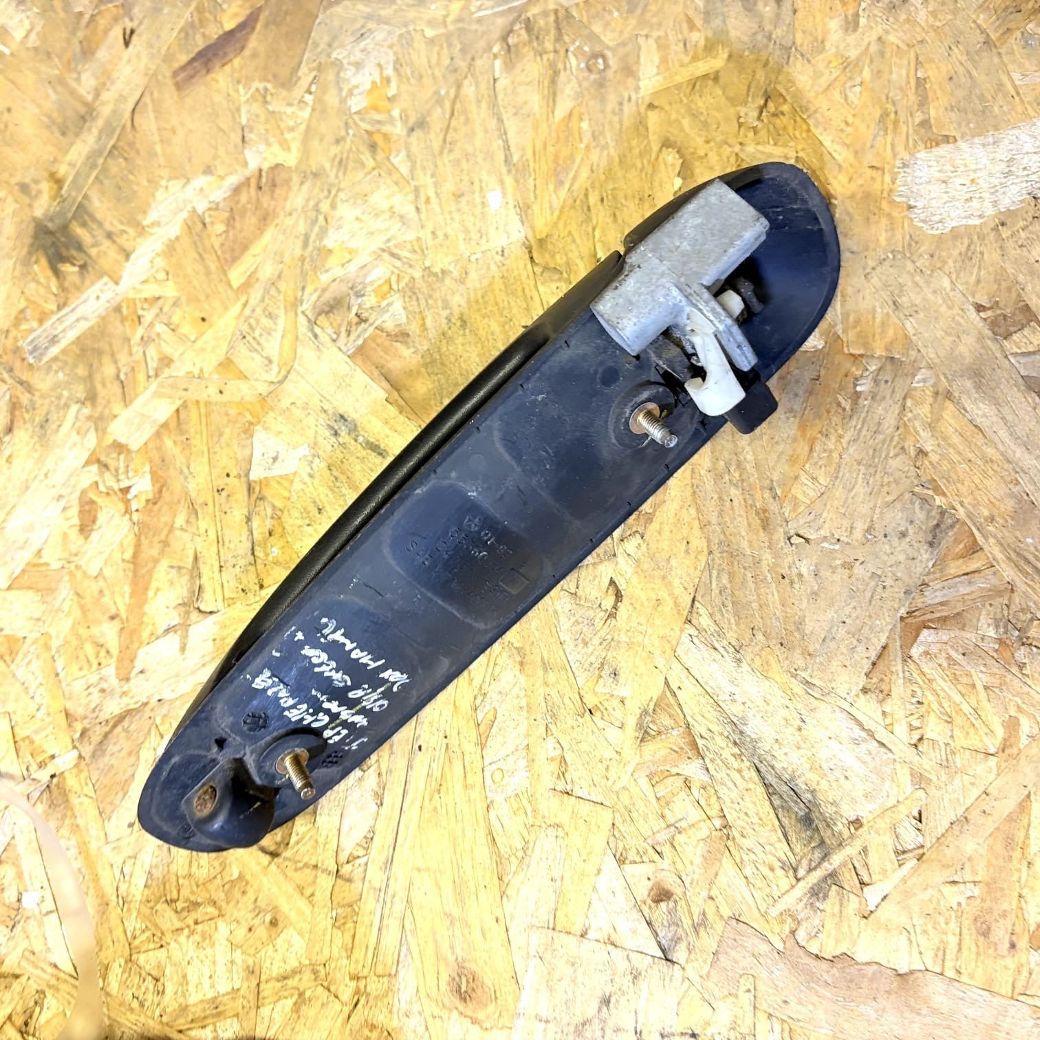 JEEP KJ CHEROKEE LIBERTY DOOR HANDLE DRIVER REAR 55360334