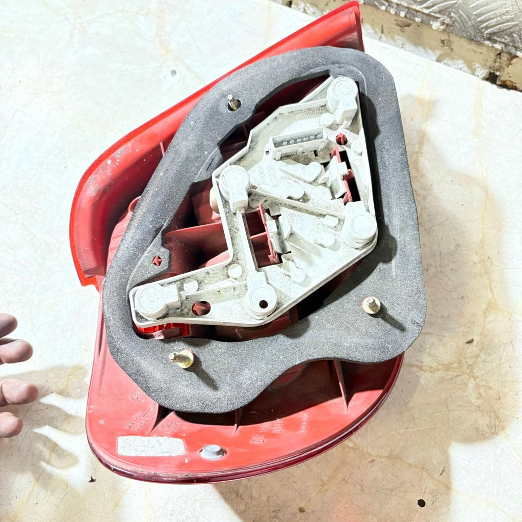 TOYOTA AVENSIS 1997-2003 Rear Light Passenger Rear Left Hatch 5 Door 034N5P