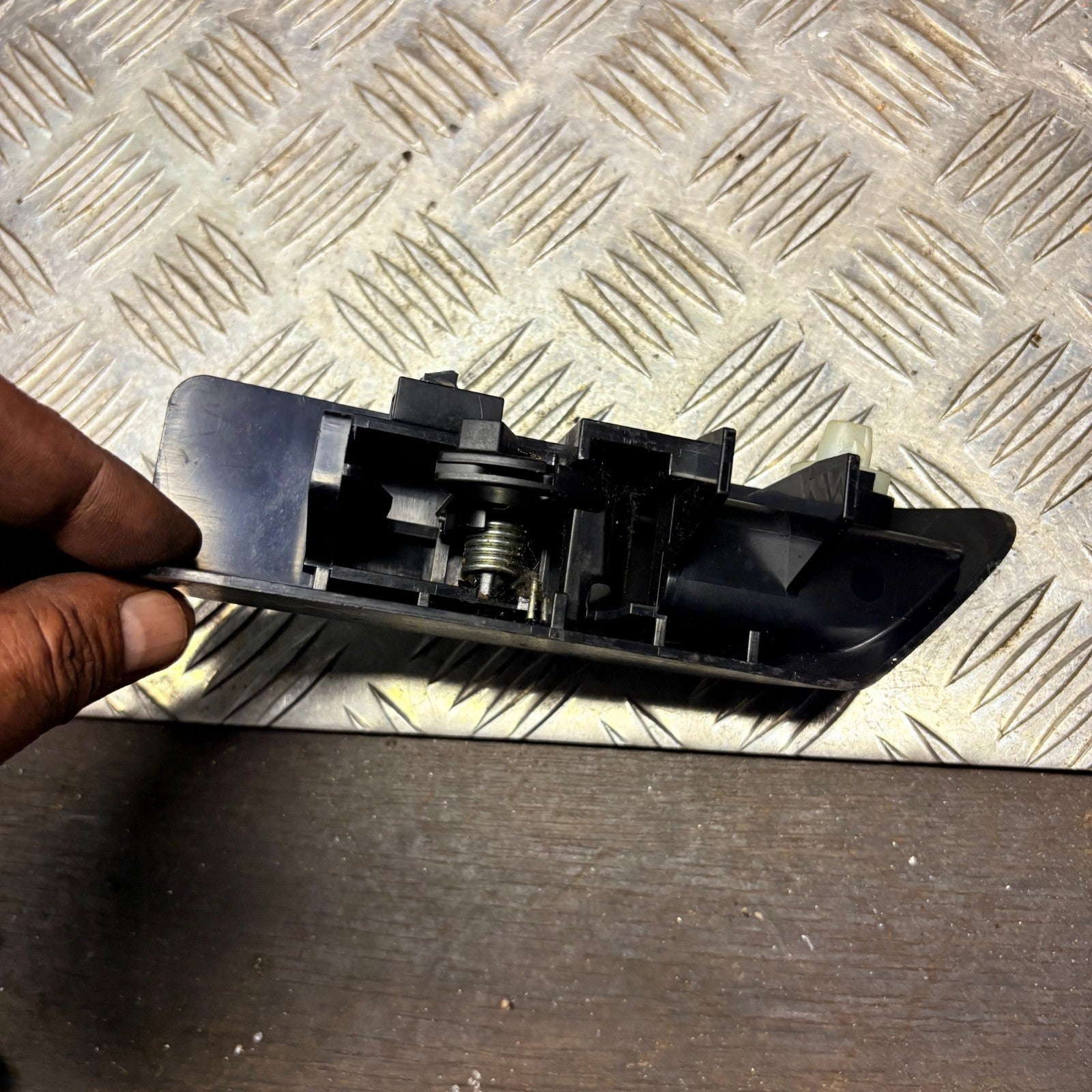 TOYOTA YARIS 2008 FUEL FLAP OPEN