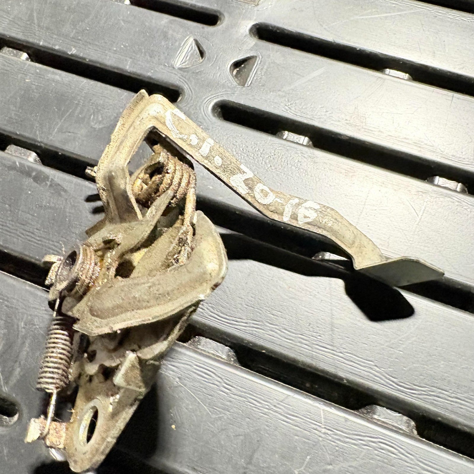 2016 CITROEN C1 3DR 1.2L PET FRONT BONNET LATCH