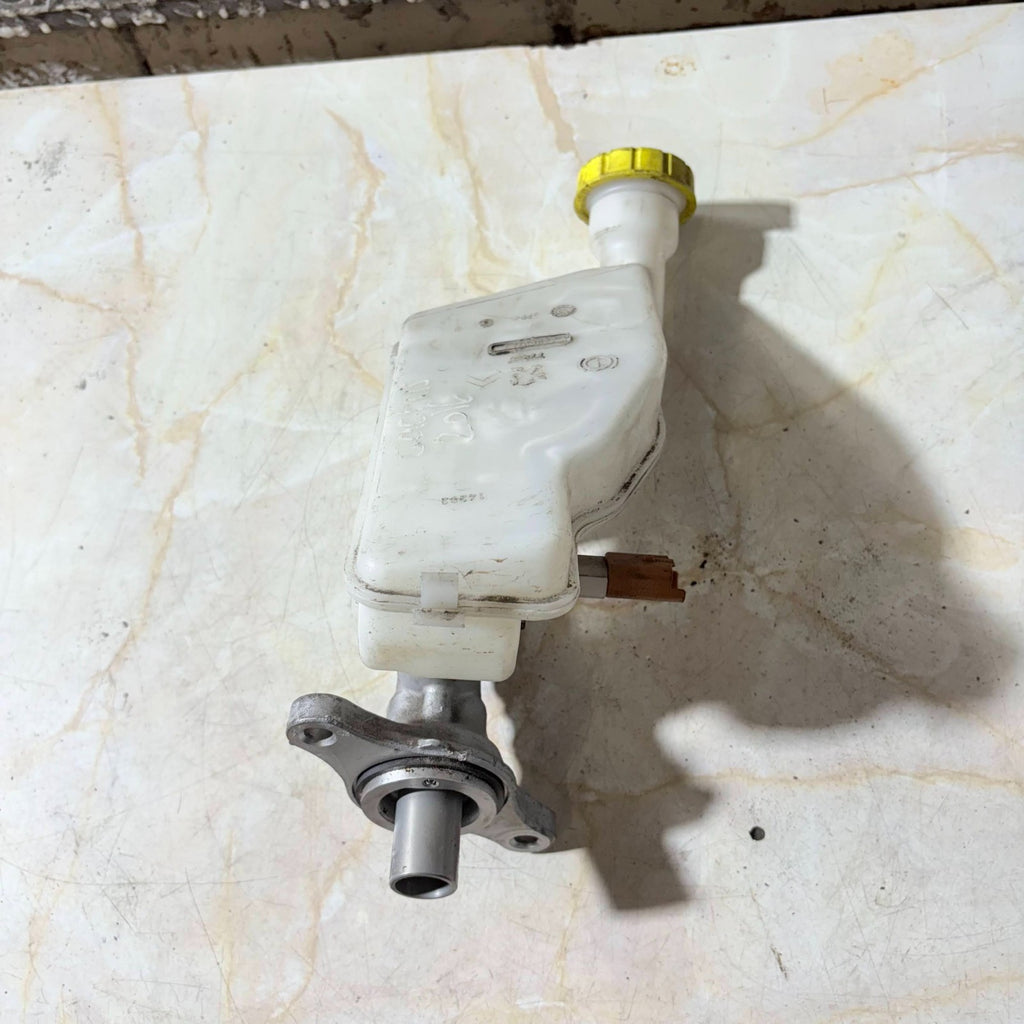 MAIN BRAKE CYLINDER WITH CONTAINER/37069745/FOR CITROËN C4 CACTUS