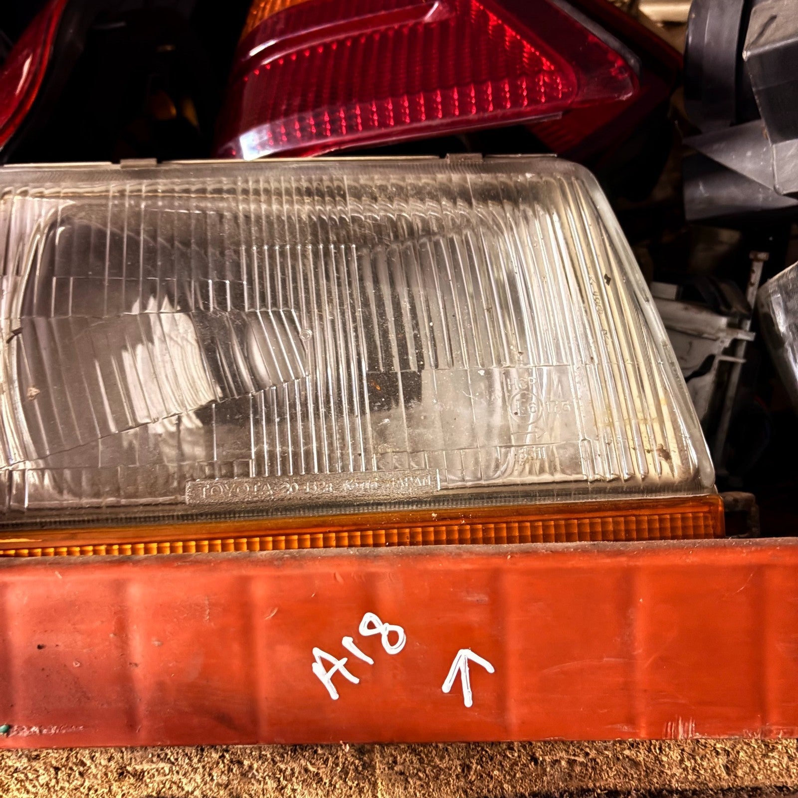 MITSUBISHI CARISMA MK1 95-04 REAR LEFT OUTER TAIL LIGHT PASSENGER LAMP 151085