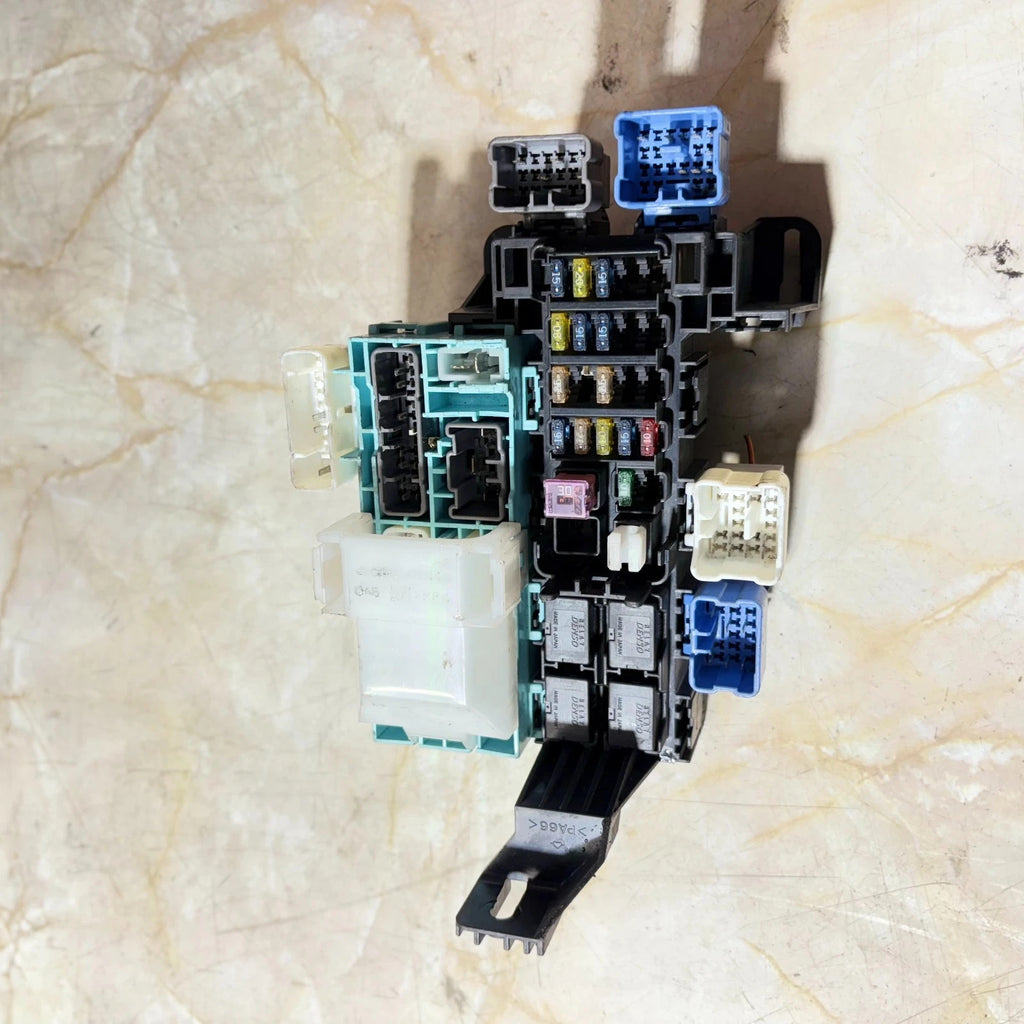 Suzuki Grand Vitara1998-2003 Under Dashboard Fuse box