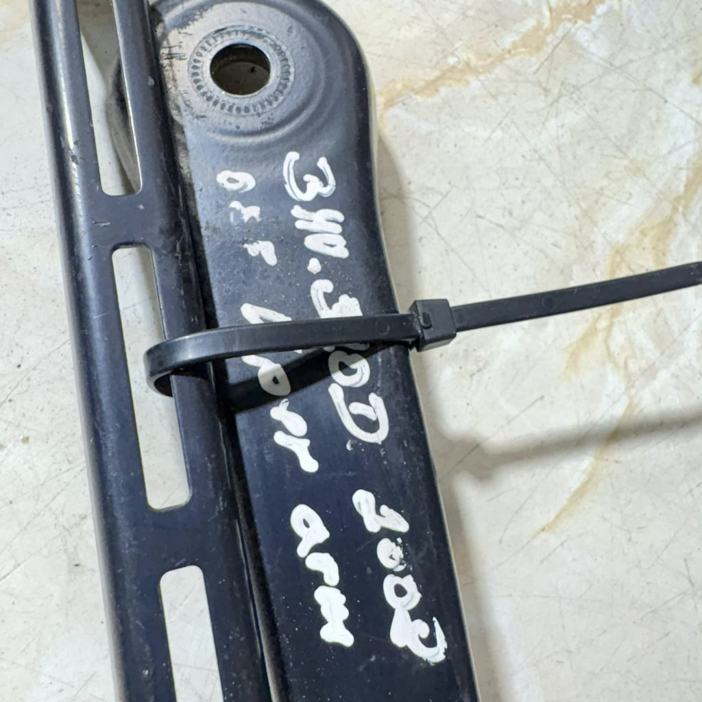 BMW 3 Series 320d E90 E91 E92 LCI RHD OSF Front Right Wiper Arm 09/2008-2013