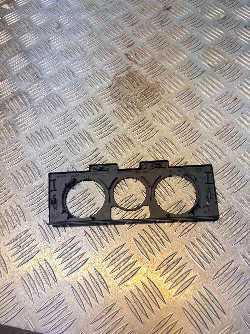 VW POLO 6R 2009-2016 HEATER CONTROL SURROUND 6R2819039