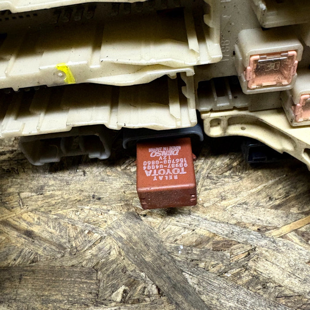 Toyota Yaris 1.3 Petrol 2006-2011 Fuse Box 82730-00290