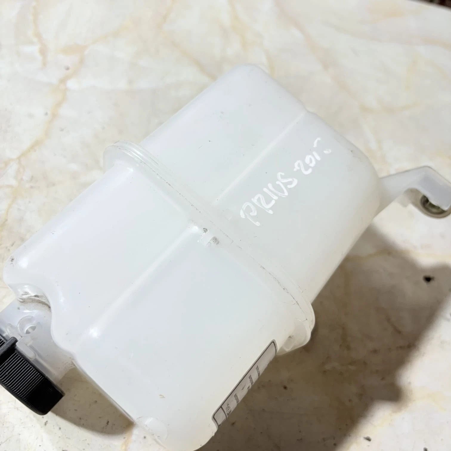 TOYOTA PRIUS 2013 1.8 HYBRID HEADER WATER COOLANT EXPANSION BOTTLE TANK & PIPE