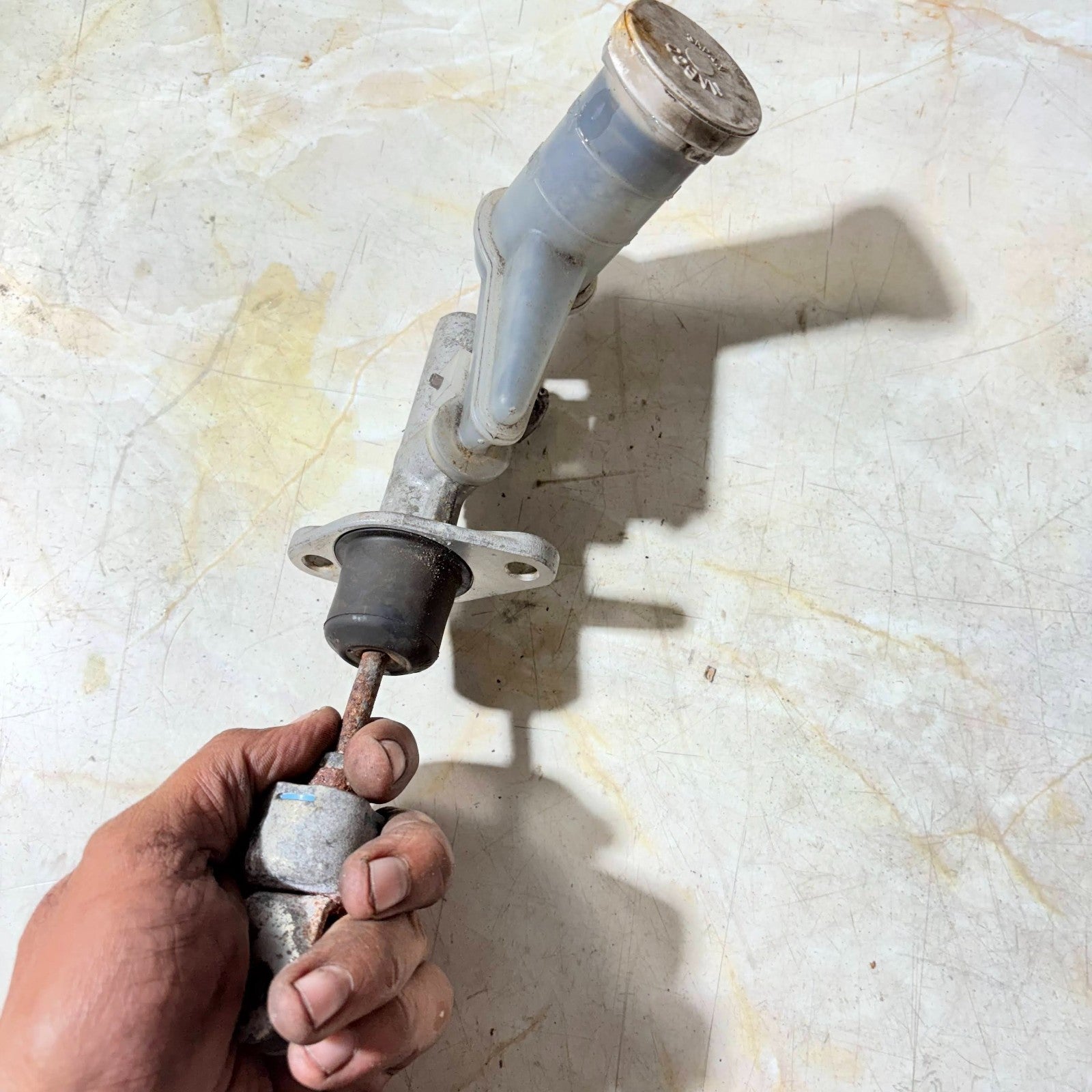 Clutch Master Cylinder for a Mitsubishi Shogun 2000-2006