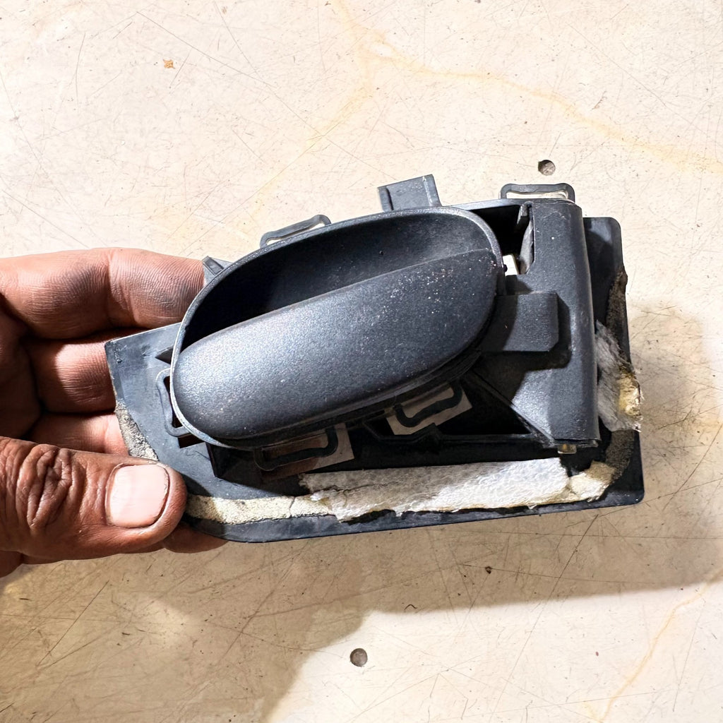 PEUGEOT 206 N/S FRONT LEFT INTERIOR DOOR HANDLE 9623698477 2002-2006