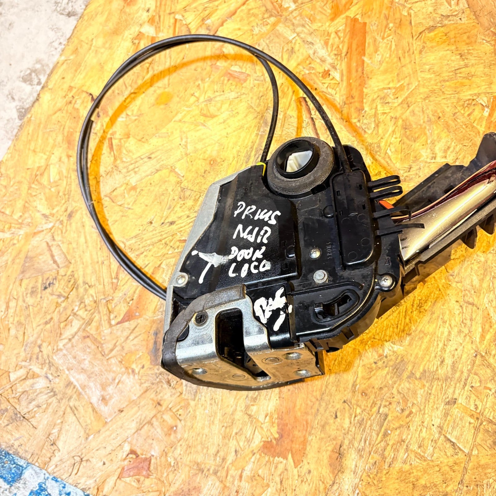 TOYOTA PRIUS MK2 05-09 REAR LEFT PASSENGERS DOOR LOCK MECHANISM 69274-47020
