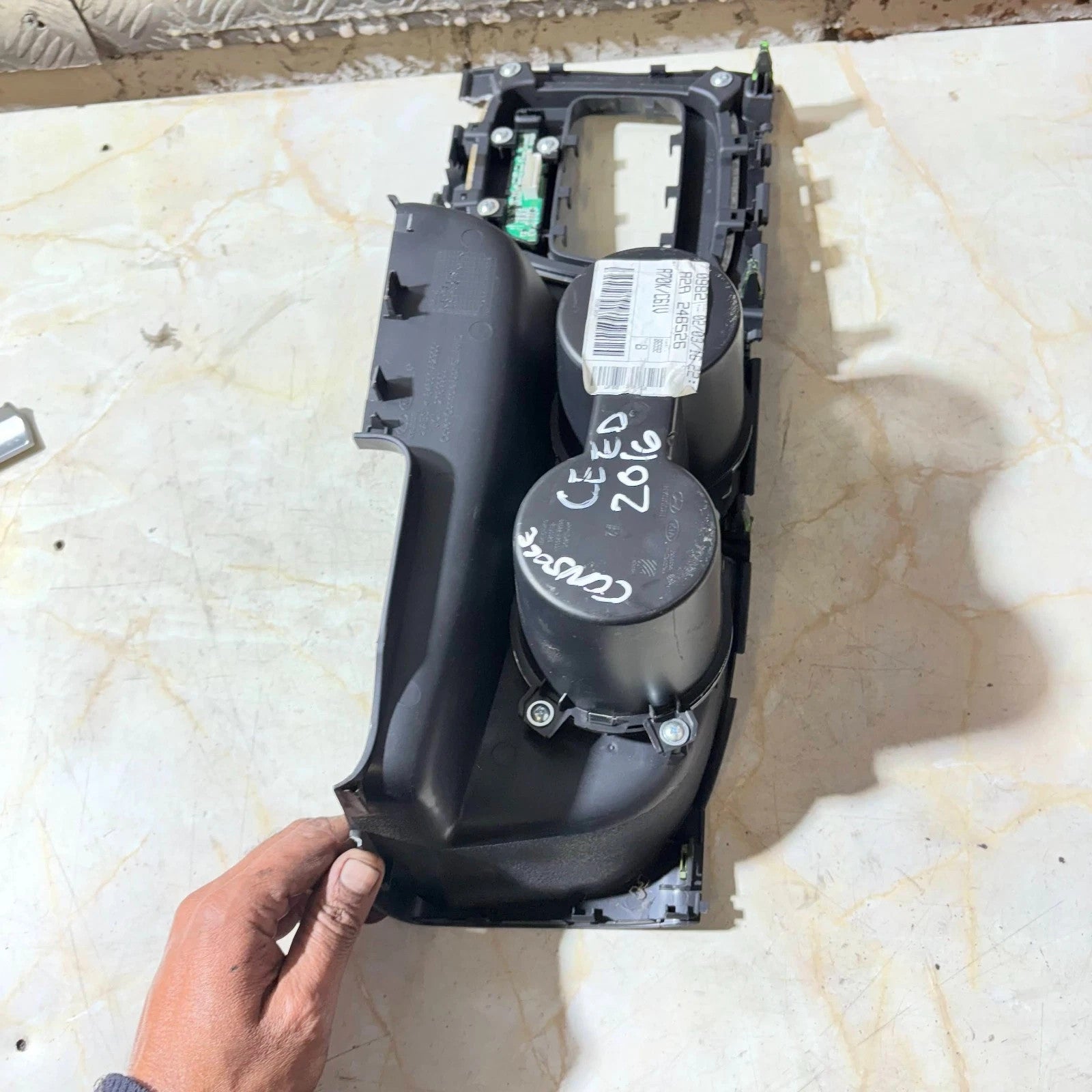 KIA CEED MK2 CENTRE CONSOLE TWIN DOUBLE CUP HOLDER STORAGE 84651-A2900 2012-208