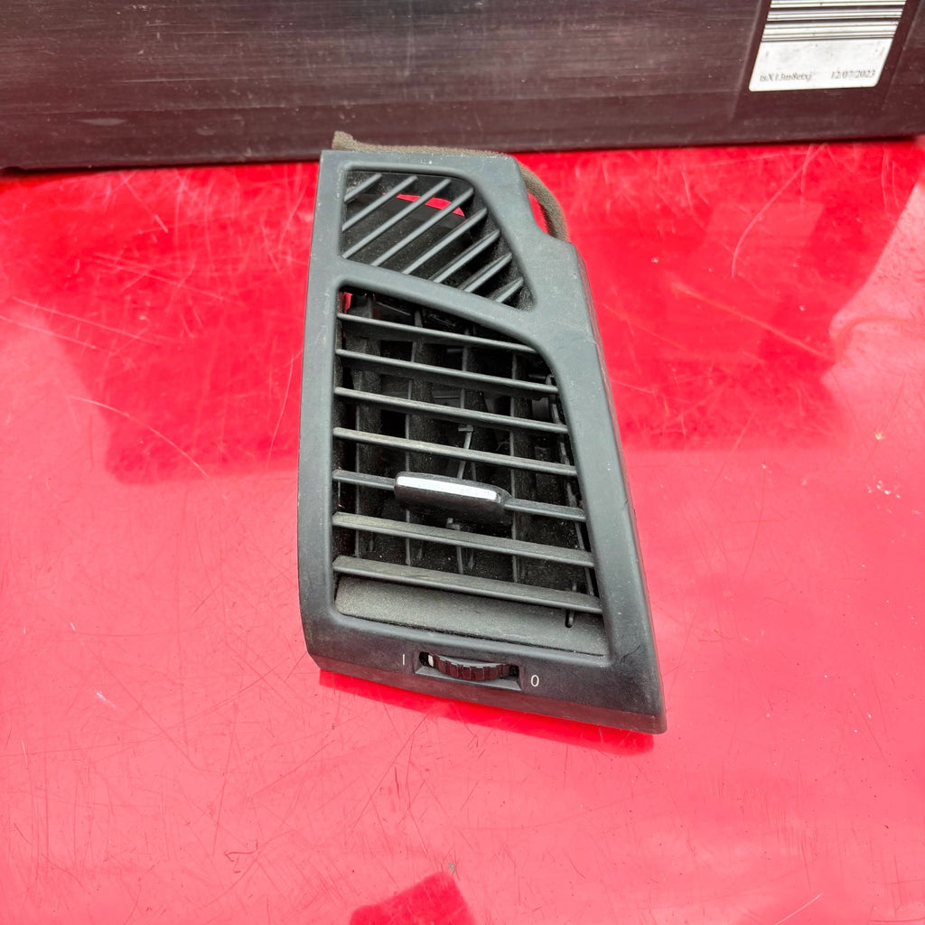 BMW E81 E82 E87 E88 1 Series 2004-2013 RH Dash Air Vent 7059188 64227059188